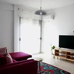 Lovely 2 Bedroom Condo With Free Parking