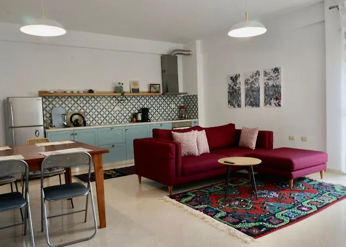 Lovely 2 Bedroom Condo With Free Parking